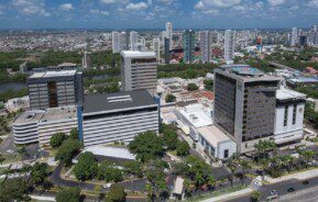 Foto que ilustra matéria sobre hospitais em Recife mostra uma visão do alto do Real Hospital Português