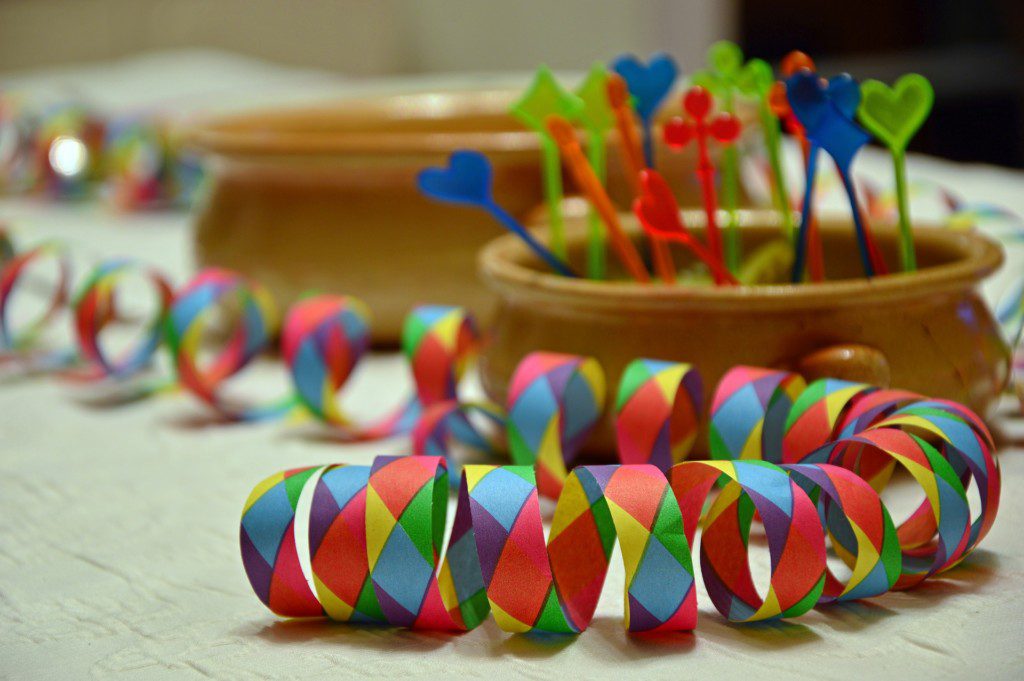 Decoração de carnaval com papel.