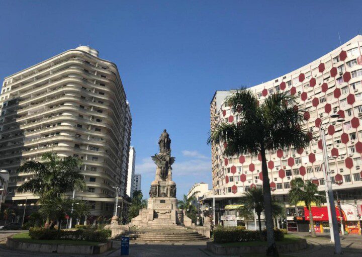 Bairro de Gonzaga na praça da independência.