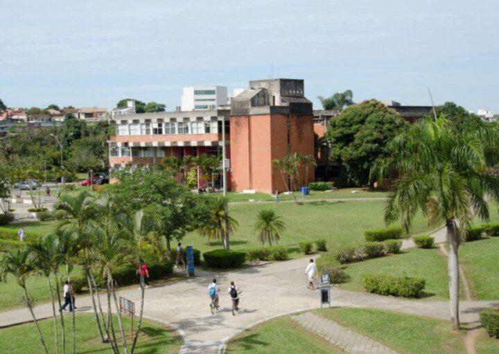 Foto que ilustra matéria sobre faculdades de Vitória mostra uma visão do alto do campus da Universidade Federal do Espírito Santo (UFES)