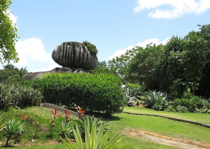 Foto mostra a Pedra da Cebola, uma das principais vistas do Parque Pedra da Cebola