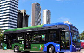 Foto que ilustra matéria sobre o sistema de transporte Transcol mostra um dos ônibus que circulam pela Grande Vitória