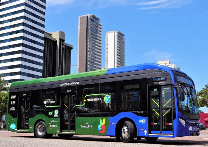 Foto que ilustra matéria sobre o sistema de transporte Transcol mostra um dos ônibus que circulam pela Grande Vitória