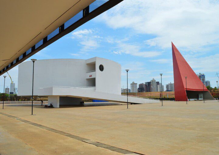 Foto que ilustra matéria sobre museus em Goiânia mostra o Centro Cultural Oscar Niemeyer.