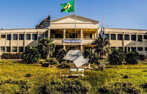 Foto que ilustra matéria sobre faculdades em São José do Rio Preto mostra a fachada da Ibilce-Unesp