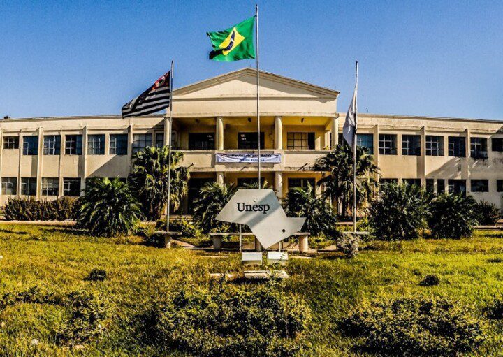 Foto que ilustra matéria sobre faculdades em São José do Rio Preto mostra a fachada da Ibilce-Unesp