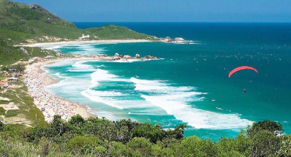 Vista da Praia do Mole em Florianópolis. 