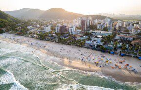 Praia tombo, uma das melhores praias do Guarujá.