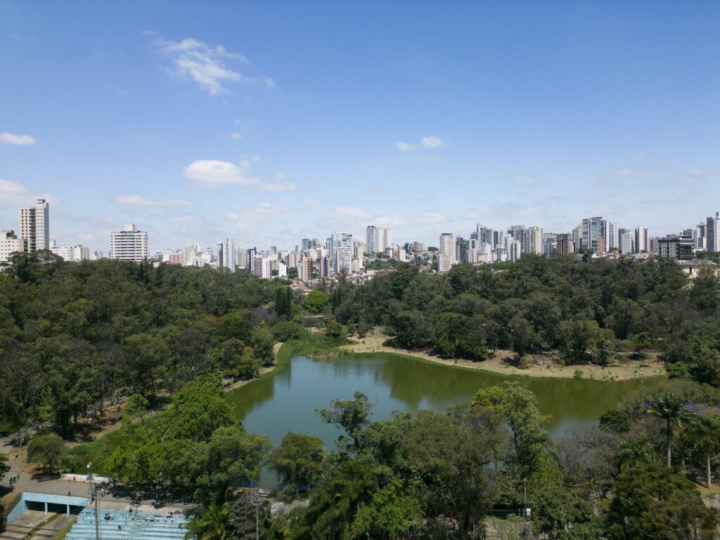 Foto que ilustra matéria sobre o Metrô Ana Rosa mostra o Parque da Aclimação