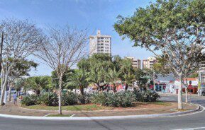 Foto que ilustra matéria sobre o que fazer em Valinhos mostra uma praça da cidade