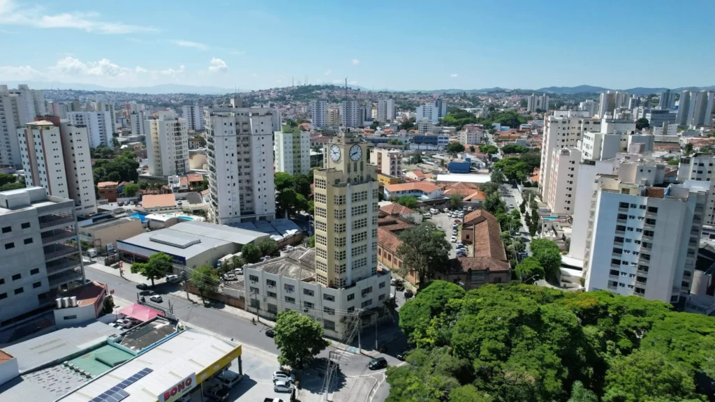 Imagem da vista aérea de Taubaté, cidade no interior do estado de São Paulo, para ilustrar matéria sobre os melhores municípios do interior para morar bem