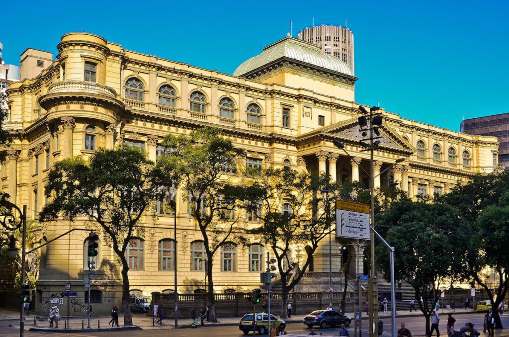 Fachada renascentista da Biblioteca Nacional.