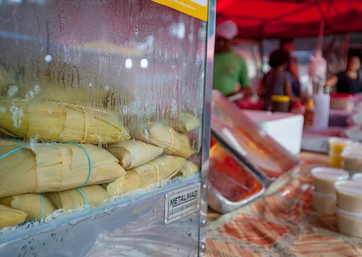 Comidas vendidas na Feira da Lua, em Goiânia.