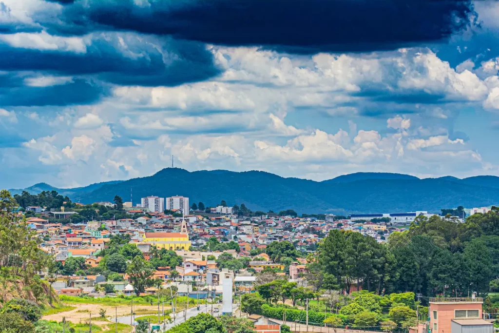 Imagem do topo de uma serra, em Jundiaí.