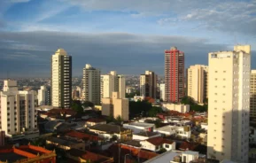 Fotografia aérea da cidade de Uberlândia.