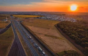 Imagem aérea do pôr do sol em Paulínia, no interior de São Paulo, para ilustrar matéria sobre o que fazer em Paulínia