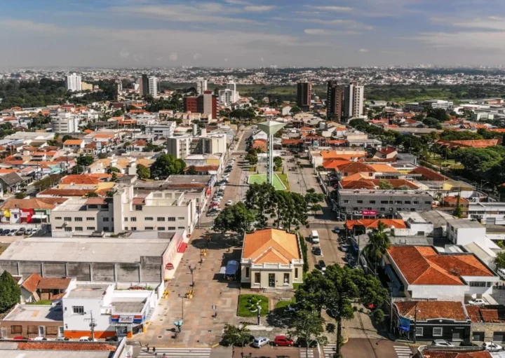 Imagem aérea da extensão da cidade para ilustrar matéria sobre o que fazer em São José dos Pinhais, em Curitiba, no Estado do Paraná