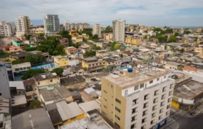 Foto que ilustra matéria sobre bairros de Duque de Caxias mostra a cidade vista do alto