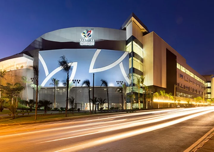 Foto que ilustra matéria sobre Shopping em Contagem mostra a fachada do Shopping Contagem