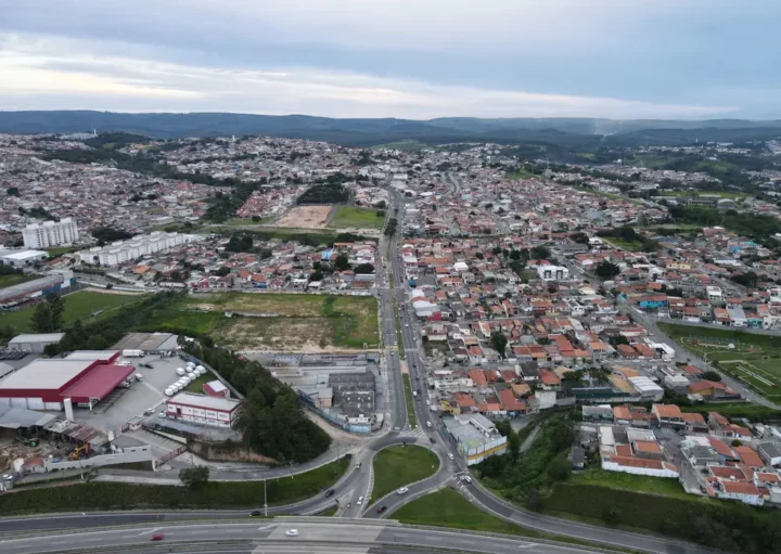 Foto que ilustra matéria sobre onde fica Votorantim mostra uma visão aérea da cidade (Foto: Shutterstock)