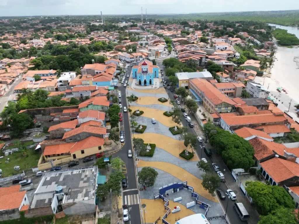 Imagem da vista aérea urbana de São José do Ribamar, no Maranhão, mostra casas, avenidas e vegetação do município para ilustrar matéria sobre a cidade mais segura do Nordeste