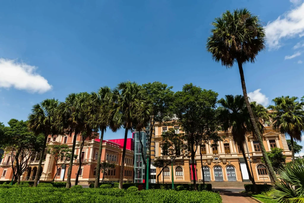 Imagem da Praça da Liberdade, em Belo Horizonte, para ilustrar matéria sobre os melhores estados para se morar no Brasil