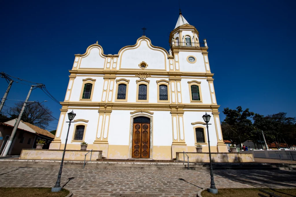 Foto da igreja matriz de Santana de Parnaíba, em São Paulo
