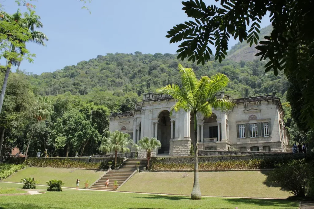 Fotografia do Palacete do Parque Lage. Uma ótima de passeio de domingo com a família no Rj.