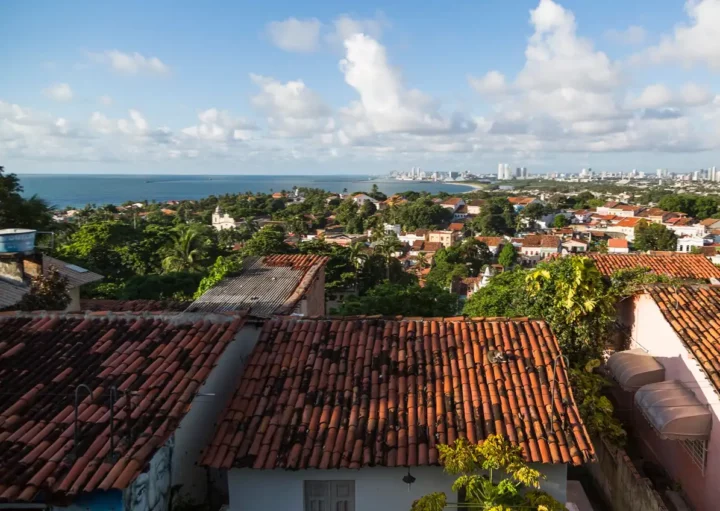 Foto que ilustra matérias sobre melhores cidades de Pernambuco mostra uma vista da cidade Olinda do alto, no Centro histórico (Foto: Bruno Lima|MTur)