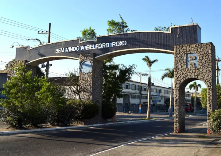 Fotografia do monumento de entrada da cidade de Belford Roxo.