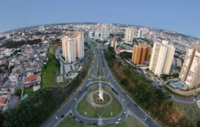 Foto que ilustra matéria sobre o custo de vida em Jundiaí mostra uma vista panorâmica aérea da cidade (Foto: Prefeitura Municipal de Jundiaí)