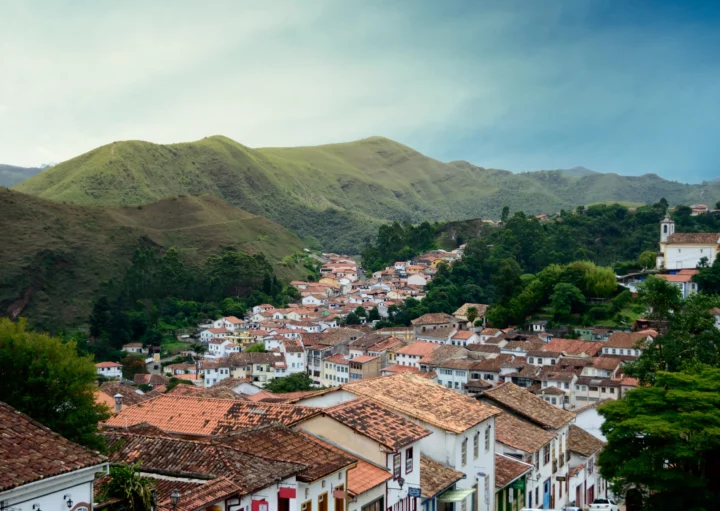 Imagem do panorama urbana de Ouro Preto, em Minas Gerais, para ilustrar matéria sobre o ranking das cidades com maior renda per capita do Brasil