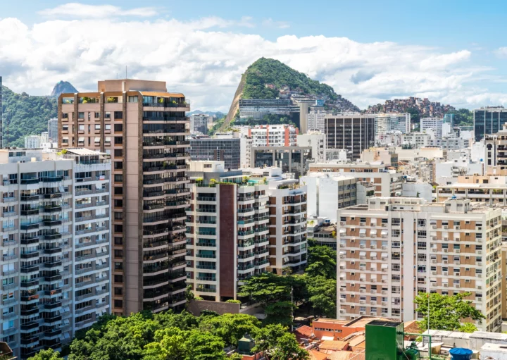 Imagem da paisagem urbana do Rio de Janeiro para ilustrar matéria sobre o ranking das cidades mais seguras do Rio de Janeiro