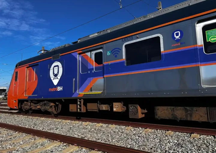 Foto que ilustra matéria sobre a Estação Santa Efigênia mostra um dos três do metrô de BH em um trilho a céu aberto (Foto: Divulgação)