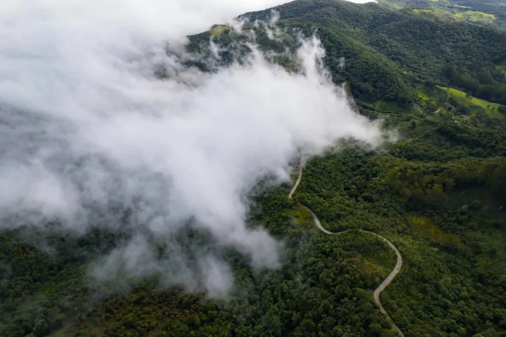 Imagem panorâmica de parte do Parque Nacional da Serra da Bocaina, em São Paulo, para ilustrar matéria sobre cidades mais frias na serra de SP