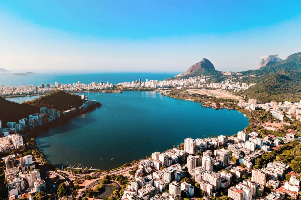 Imagem da vista aérea da Lagoa Rodrigo de Freitas para ilustrar matérias sobre lazer na zona sul do RJ