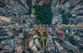 Imagem da Avenida Paulista vista de cima para ilustrar matéria sobre as maiores cidades de SP