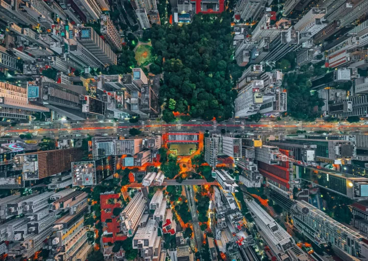 Imagem da Avenida Paulista vista de cima para ilustrar matéria sobre as maiores cidades de SP