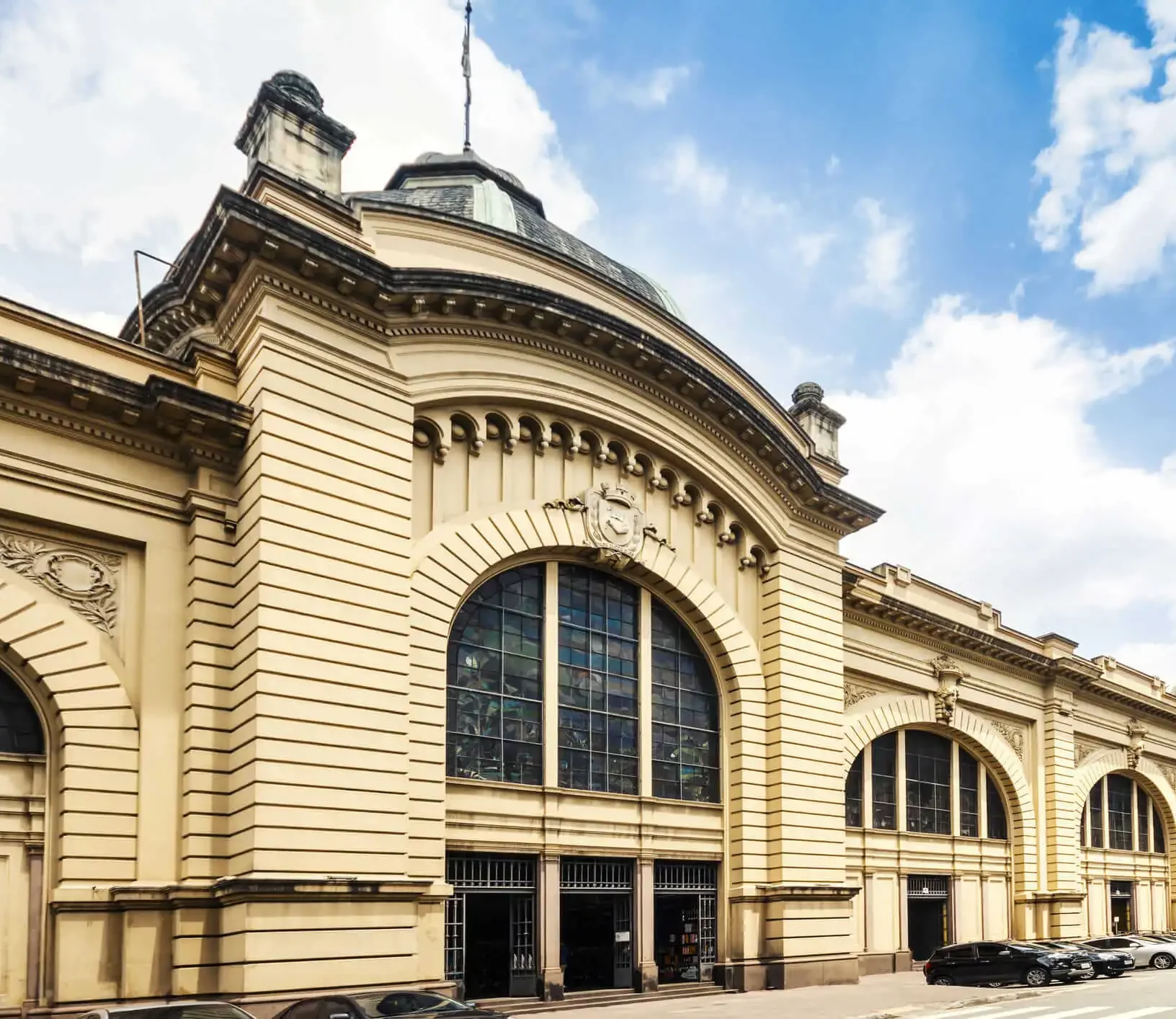 O terminal Parque D. Pedro II, localizado na região central de São Paulo, fica próximo ao Mercado Municipal de São Paulo