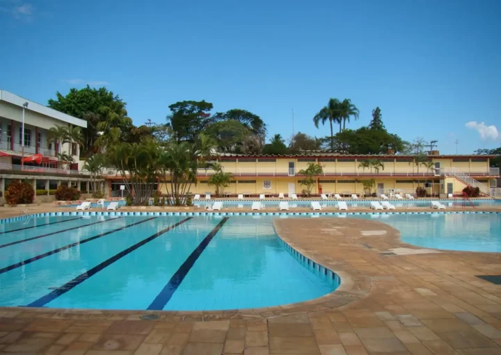 Foto que ilustra matéria sobre clubes em Campinas mostra a piscina do Clube Bonfim Recreativo e Social (Foto: Divulgação)