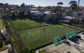 Foto que ilustra matéria sobre clubes em Curitiba mostra uma visão do alto de campos de futebol do Clube Curitibano (Foto: Divulgação)