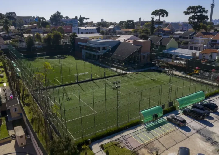 Foto que ilustra matéria sobre clubes em Curitiba mostra uma visão do alto de campos de futebol do Clube Curitibano (Foto: Divulgação)