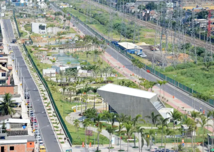 Foto que ilustra matéria sobre Parque Linear mostra uma vista do alto do Parque Madureira, no Rio de Janeiro (Foto: Divulgação Riotur)