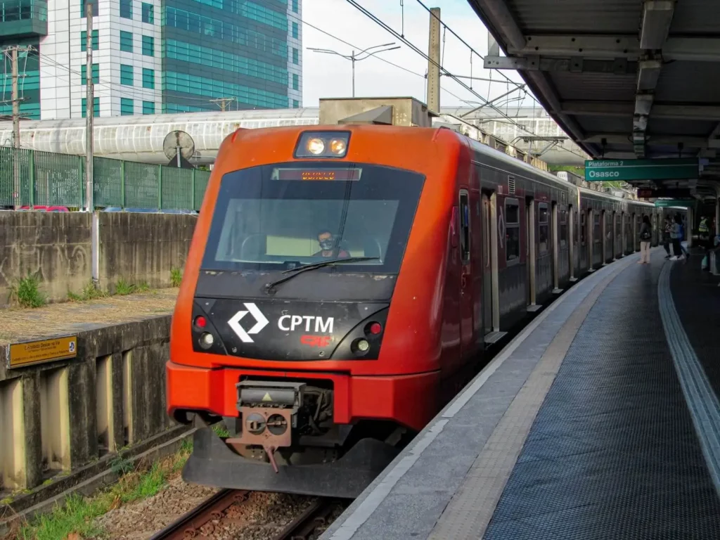 Imagem de um trêm parado na estação Osasco para ilustrar matéria sobre a Linha 9-Esmeralda, em São Paulo