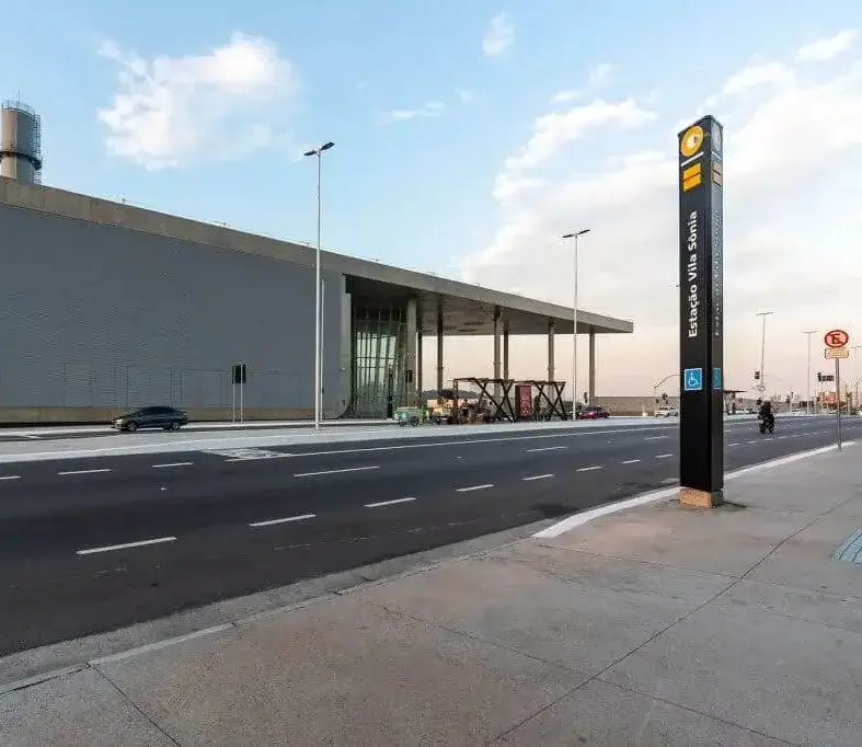 Existem diversas atividades para explorar perto das estações de metrô da Linha Amarela de São Paulo