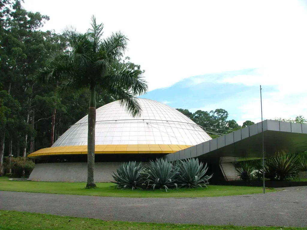 Imagem da estrutura externa do Planetário Professor Aristóteles Orsini, no Parque Ibirapuera, em São Paulo, para ilustrar matéria sobre o que fazer na Zona Sul de SP