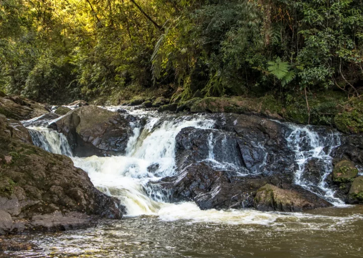 Foto de uma cachoeira localizada no bairro Parelheiros - Extremo Sul de SP