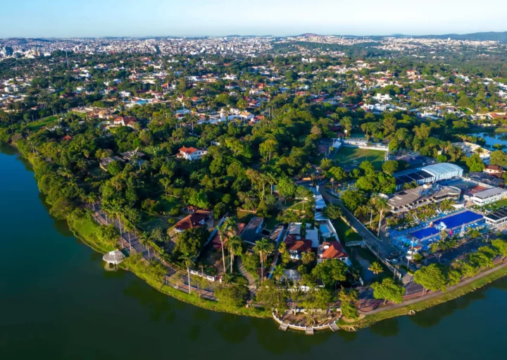 Imagem aérea da lagoa da Pampulha, em Belo Horizonte, Minas Gerais, para ilustrar matéria sobre qual a cidade mais fria de Minas Gerais