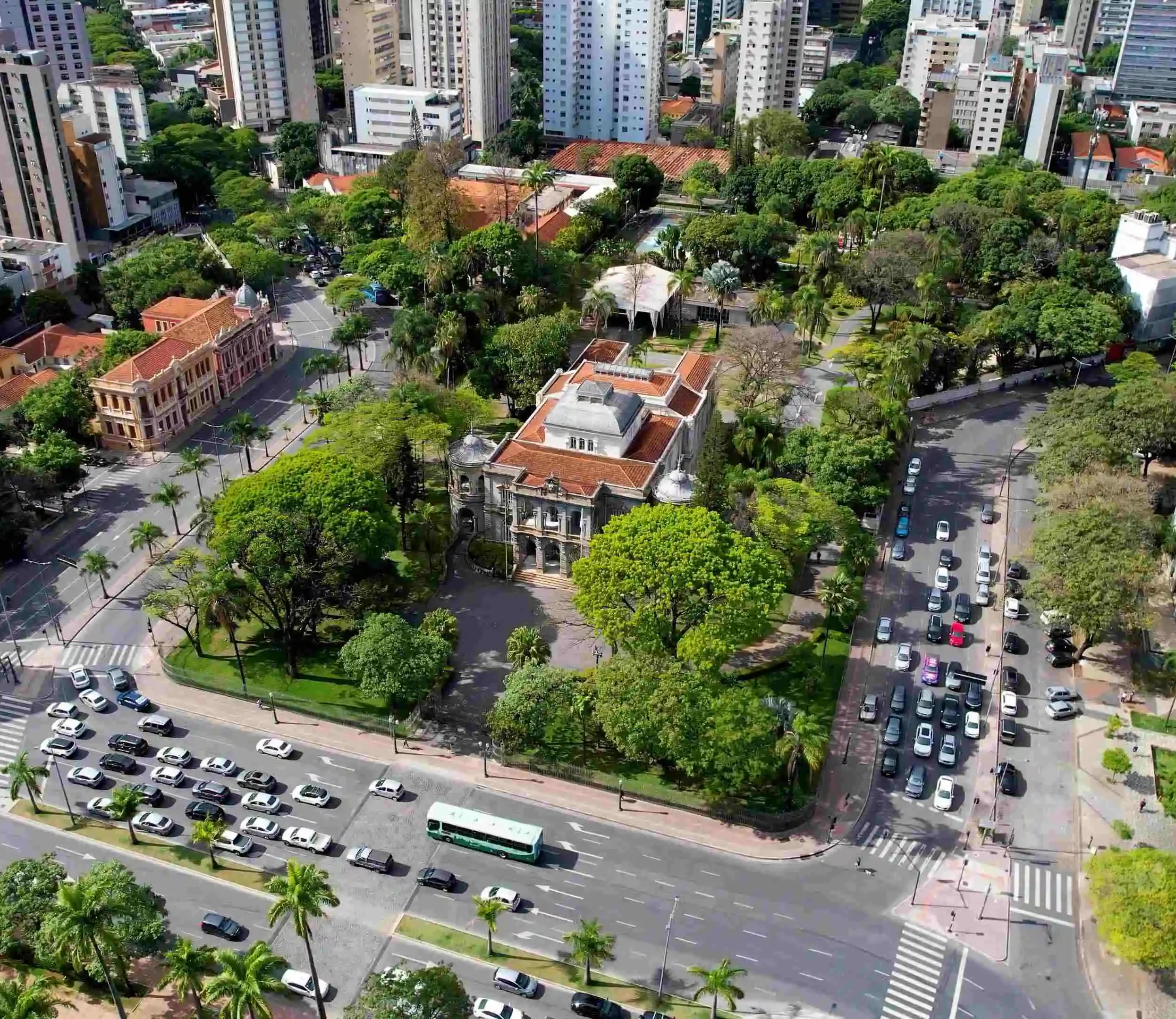 A Zona Oeste da capital mineira é cercada por Barreiro e pelas zonas Noroeste e Centro-Sul