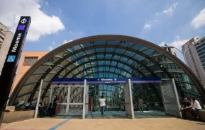 Foto mostra a entrada da Estação Moema do metrô de São Paulo (Foto: Wikimedia Commons)